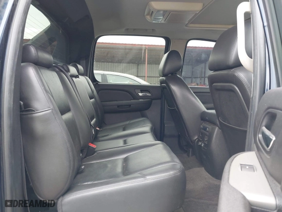 2011 Chevrolet Avalanche LTZ with VIN 3GNTKGE32BG251904, listed as a IAAI auction lot 41677307 with 143,653 mi miles. Bid and sale history available at carsss.com. Image 8.
