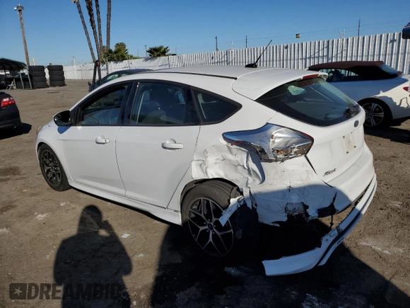 2015 Ford Focus SE with VIN 1FADP3K29FL334599, listed as a Copart auction lot 46926475 with 127,537 mi miles and Salvage Title. Bid and sale history available at DreamBid. Image 2.