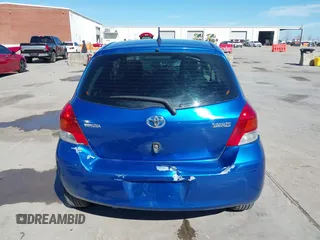 2010 Toyota Yaris z VIN JTDJT4K36A5290047, wystawiony jako IAAI lot #41652276 z przebiegiem 185 017 mil mil oraz . Historia ofert i sprzedaży dostępna na DreamBid. Obrazek 16.