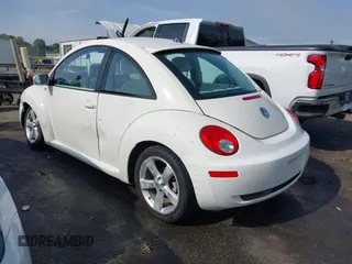 2008 Volkswagen Beetle Triple White with VIN 3VWFW31C68M511592, listed as a IAAI auction lot 42116122 with 206,510 mi miles and . Bid and sale history available at DreamBid. Image 3.