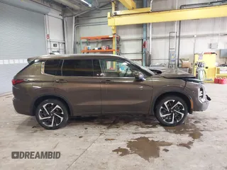 2024 Mitsubishi Outlander SEL z VIN JA4J4WA84RZ054131, wystawiony jako IAAI lot #41555718 z przebiegiem 17 559 mil mil oraz . Historia ofert i sprzedaży dostępna na DreamBid. Obrazek 13.