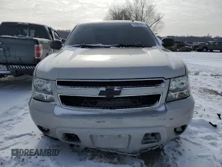 2008 Chevrolet Avalanche 2LT with VIN 3GNFK12398G225050, listed as a Copart auction lot 45964045 with 301,687 mi miles and Clean title. Bid and sale history available at DreamBid. Image 5.