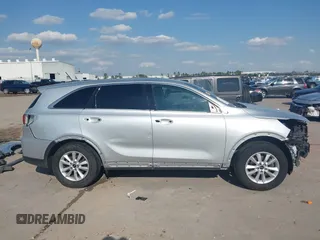 2020 Kia Sorento LX with VIN 5XYPG4A39LG675807, listed as a IAAI auction lot 41871304 with 124,689 mi miles. Bid and sale history available at carsss.com. Image 14.