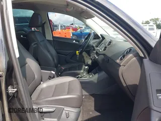 2015 Volkswagen Tiguan SE с VIN WVGAV7AX7FW510549, выставлен на аукционе IAAI как лот 42652715 с пробегом 152 488 миль миль и . История ставок и продаж доступна на DreamBid. Изображение 5.