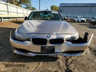 2013 BMW 3 Series 328i xDrive z VIN WBA3B5C57DF592525, wystawiony jako Copart lot #52164485 z przebiegiem 139 135 mil mil oraz Czysty tytuł • Clean title. Historia ofert i sprzedaży dostępna na DreamBid. Obrazek 5.