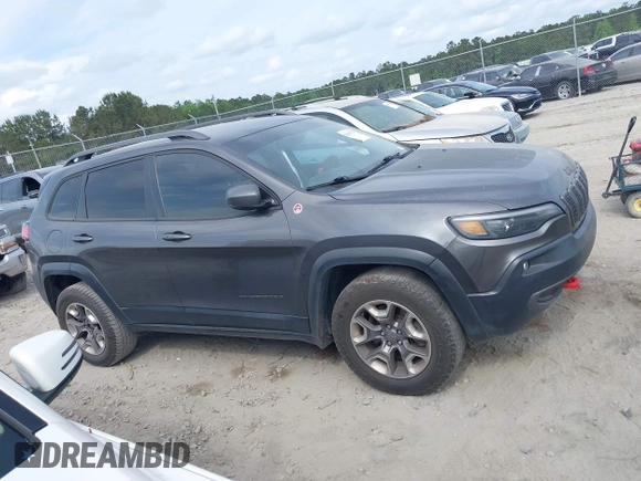 2019 Jeep Cherokee Trailhawk z VIN 1C4PJMBX1KD314121, wystawiony jako IAAI lot #42106721 z przebiegiem 105 631 mil mil oraz . Historia ofert i sprzedaży dostępna na DreamBid. Obrazek 13.