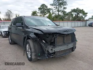 2021 Chevrolet Traverse LS z VIN 1GNERFKW1MJ103824, wystawiony jako IAAI lot #40975072 z przebiegiem 110 013 mil mil oraz . Historia ofert i sprzedaży dostępna na DreamBid. Obrazek 6.