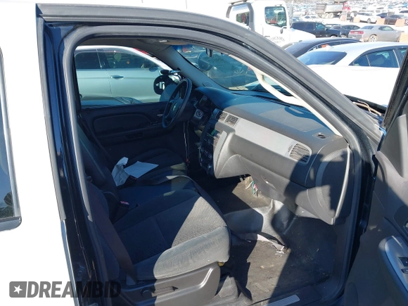 2009 Chevrolet Tahoe Police z VIN 1GNEC03009R163269, wystawiony jako IAAI lot #41500347 z przebiegiem 174 609 mil mil oraz . Historia ofert i sprzedaży dostępna na DreamBid. Obrazek 5.