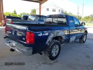 2005 Dodge Dakota SLT with VIN 1D7HW42N05S365877, listed as a IAAI auction lot 40418188 with 280,423 mi miles and . Bid and sale history available at DreamBid. Image 4.