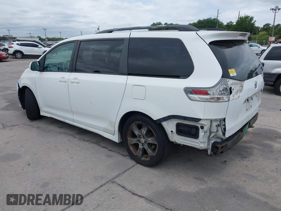2011 Toyota Sienna SE with VIN 5TDXK3DC1BS069696, listed as a IAAI auction lot 41976857 with 160,994 mi miles. Bid and sale history available at carsss.com. Image 3.