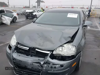 2010 Volkswagen Jetta SE z VIN 3VWRZ7AJ8AM148955, wystawiony jako IAAI lot #41241313 z przebiegiem 134 124 mil mil oraz . Historia ofert i sprzedaży dostępna na DreamBid. Obrazek 6.