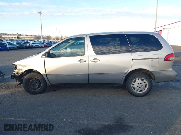 2001 Toyota Sienna CE with VIN 4T3ZF19C31U370820, listed as a IAAI auction lot 41244099 with 166,674 mi miles. Bid and sale history available at carsss.com. Image 15.