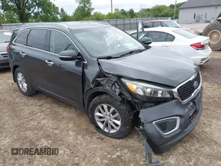 2017 Kia Sorento LX z VIN 5XYPG4A33HG274938, wystawiony jako IAAI lot #42341796 z przebiegiem 153 168 mil mil oraz . Historia ofert i sprzedaży dostępna na DreamBid. Obrazek 1.