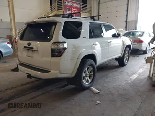 2021 Toyota 4Runner SR5 z VIN JTEMU5JR0M5902037, wystawiony jako IAAI lot #41998628 z przebiegiem 102 931 mil mil oraz . Historia ofert i sprzedaży dostępna na DreamBid. Obrazek 4.