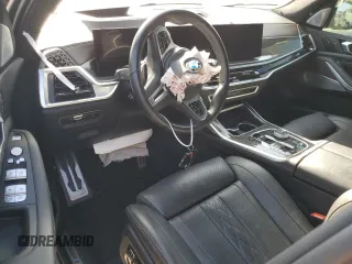 2023 BMW X7 M60i z VIN 5UX33EM0XP9N45266, wystawiony jako Copart lot #68922574 z przebiegiem Nie podano mil oraz Szkody całkowita. Historia ofert i sprzedaży dostępna na DreamBid. Obrazek 8.