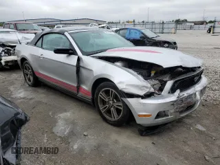 2010 Ford Mustang V6 z VIN 1ZVBP8EN0A5121975, wystawiony jako Copart lot #52117343 z przebiegiem 204 966 mil mil oraz Szkoda całkowita • Salvage title. Historia ofert i sprzedaży dostępna na DreamBid. Obrazek 4.