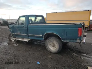 1996 Ford F-250 with VIN 2FTHF26F1TCA35894, listed as a Copart auction lot 41414045 with 275,032 mi miles and Salvage Title. Bid and sale history available at carsss.com. Image 2.