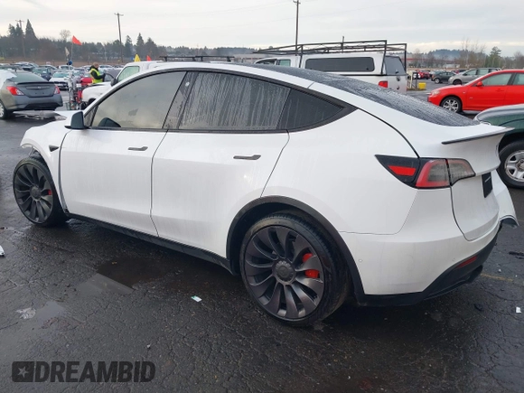 2021 Tesla Model Y Performance z VIN 5YJYGDEF2MF133739, wystawiony jako IAAI lot #41226429 z przebiegiem 58 502 mil mil oraz . Historia ofert i sprzedaży dostępna na DreamBid. Obrazek 3.