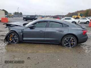 2023 Audi RS e-tron GT z VIN WAUBHBFWXP7903392, wystawiony jako IAAI lot #41020487 z przebiegiem 9046 mil mil oraz . Historia ofert i sprzedaży dostępna na DreamBid. Obrazek 14.