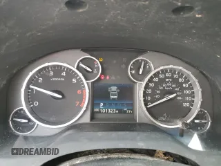 2017 Toyota Tundra SR z VIN 5TFUW5F1XHX630768, wystawiony jako Copart lot #53498545 z przebiegiem 101 323 mil mil oraz Szkoda całkowita • Salvage title. Historia ofert i sprzedaży dostępna na DreamBid. Obrazek 9.