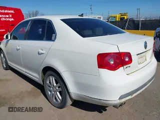 2007 Volkswagen Jetta с VIN 3VWSG81K27M010455, выставлен на аукционе IAAI как лот 41629842 с пробегом 212 750 миль миль и . История ставок и продаж доступна на DreamBid. Изображение 3.