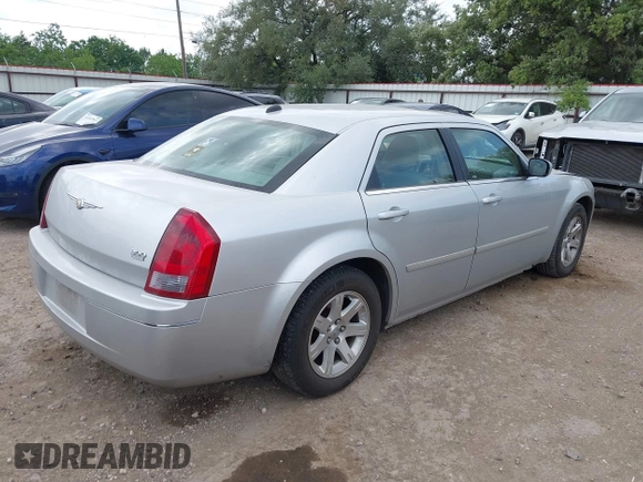 2006 Chrysler 300 Touring with VIN 2C3KA53GX6H113815, listed as a IAAI auction lot 42149912 with 144,813 mi miles. Bid and sale history available at carsss.com. Image 4.