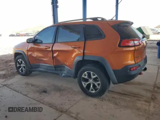 2015 Jeep Cherokee Trailhawk z VIN 1C4PJMBS4FW647489, wystawiony jako Copart lot #53362135 z przebiegiem 53 139 mil mil oraz Szkoda całkowita • Salvage title. Historia ofert i sprzedaży dostępna na DreamBid. Obrazek 2.