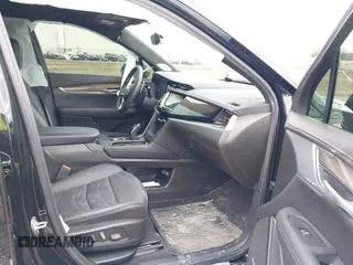 2024 Cadillac XT6 AWD Sport z VIN 1GYKPHRS8RZ750238, wystawiony jako IAAI lot #41769814 z przebiegiem 3600 mil mil oraz . Historia ofert i sprzedaży dostępna na DreamBid. Obrazek 5.