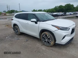 2024 Toyota Highlander LE with VIN 5TDKDRBH1RS551813, listed as a IAAI auction lot 42380281 with 13,669 mi miles and . Bid and sale history available at DreamBid. Image 1.