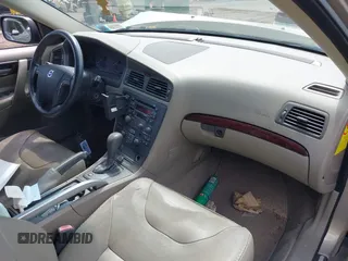 2002 Volvo V70 с VIN YV1SZ58D321053477, выставлен на аукционе IAAI как лот 42398826 с пробегом 109 570 миль миль и . История ставок и продаж доступна на DreamBid. Изображение 5.