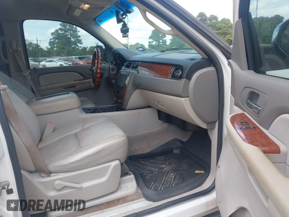 2007 Chevrolet Avalanche LTZ with VIN 3GNEC12047G306471, listed as a IAAI auction lot 42588844 with 216,509 mi miles and . Bid and sale history available at DreamBid. Image 5.