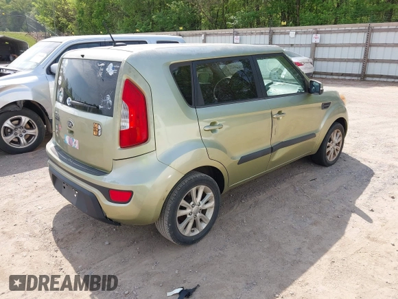 2013 Kia Soul + z VIN KNDJT2A6XD7486937, wystawiony jako IAAI lot #42087302 z przebiegiem 296 951 mil mil oraz . Historia ofert i sprzedaży dostępna na DreamBid. Obrazek 4.