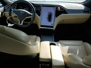2017 Tesla Model S 100D z VIN 5YJSA1E2XHF173740, wystawiony jako Copart lot #62233125 z przebiegiem 73 932 mil mil oraz Szkoda całkowita • Salvage title. Historia ofert i sprzedaży dostępna na DreamBid. Obrazek 8.