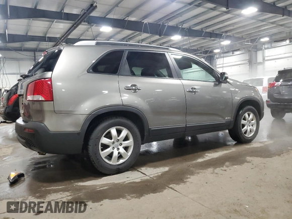 2013 Kia Sorento LX with VIN 5XYKTCA61DG401531, listed as a Copart auction lot 43551355 with 191,920 mi miles and Salvage Title. Bid and sale history available at carsss.com. Image 3.