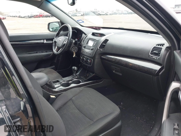 2014 Kia Sorento LX with VIN 5XYKT3A64EG483756, listed as a IAAI auction lot 41472374 with 118,660 mi miles. Bid and sale history available at carsss.com. Image 5.