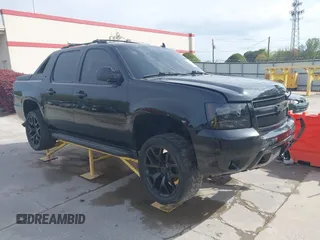 2011 Chevrolet Avalanche LT with VIN 3GNTKFE35BG256847, listed as a IAAI auction lot 41854804 with 206,571 mi miles. Bid and sale history available at carsss.com. Image 1.