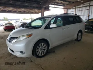 2012 Toyota Sienna XLE z VIN 5TDDK3DC4CS040908, wystawiony jako Copart lot #46871245 z przebiegiem 144 055 mil mil oraz Czysty tytuł • Clean title. Historia ofert i sprzedaży dostępna na DreamBid. Obrazek 1.