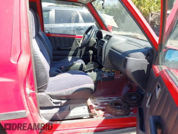 1998 Chevrolet Tracker z VIN 2CNBE1866W6924835, wystawiony jako IAAI lot #41821459 z przebiegiem 54 512 mil mil oraz . Historia ofert i sprzedaży dostępna na DreamBid. Obrazek 5.