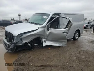 2018 Nissan NV Cargo S z VIN 1N6BF0KM6JN818017, wystawiony jako Copart lot #87361064 z przebiegiem 53 157 mil mil oraz Szkoda całkowita • Salvage title. Historia ofert i sprzedaży dostępna na DreamBid. Obrazek 1.