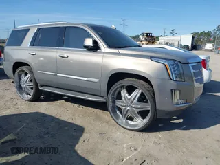 2018 Cadillac Escalade Luxury z VIN 1GYS3BKJ8JR378155, wystawiony jako IAAI lot #41735073 z przebiegiem 97 739 mil mil oraz . Historia ofert i sprzedaży dostępna na DreamBid. Obrazek 1.