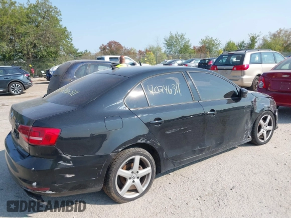2015 Volkswagen Jetta SE with VIN 3VWD07AJ9FM411420, listed as a IAAI auction lot 40246311 with 141,456 mi miles and . Bid and sale history available at DreamBid. Image 4.