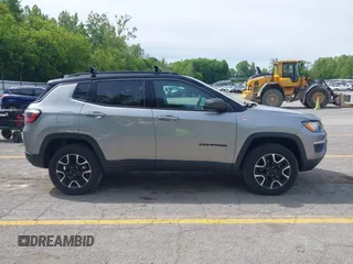 2020 Jeep Compass Trailhawk z VIN 3C4NJDDB0LT221532, wystawiony jako IAAI lot #42310215 z przebiegiem 78 464 mil mil oraz . Historia ofert i sprzedaży dostępna na DreamBid. Obrazek 13.