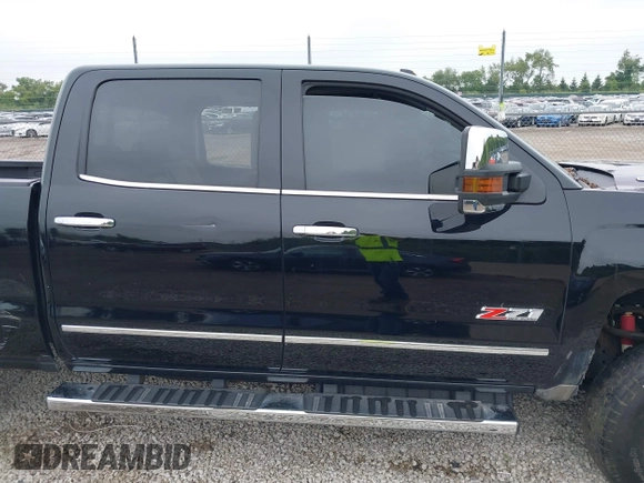 2019 Chevrolet Silverado 2500HD LTZ with VIN 1GC1KTEY5KF151527, listed as a IAAI auction lot 37045890 with 120,233 mi miles. Bid and sale history available at carsss.com. Image 13.