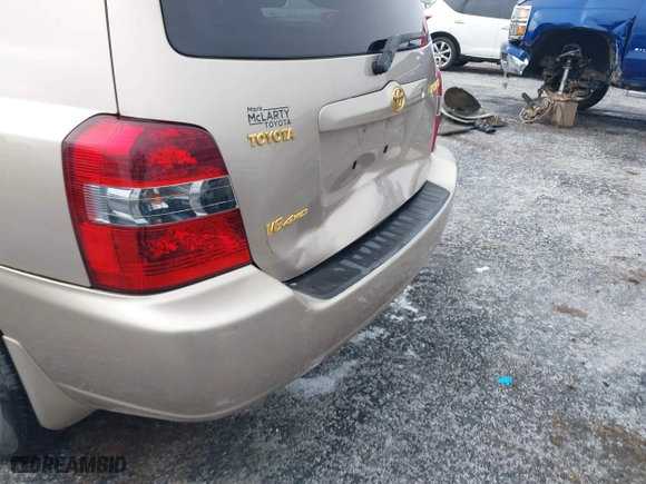 2004 Toyota Highlander with VIN JTEEP21A140044174, listed as a IAAI auction lot 41253808 with 133,357 mi miles. Bid and sale history available at carsss.com. Image 6.