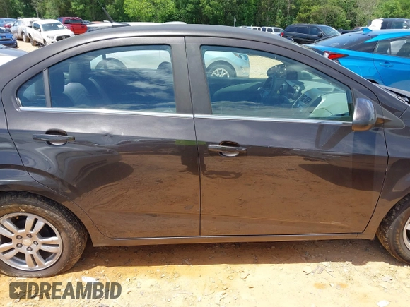 2014 Chevrolet Sonic LT с VIN 1G1JC5SH3E4139348, выставлен на аукционе IAAI как лот 42336984 с пробегом Не указан миль и . История ставок и продаж доступна на DreamBid. Изображение 13.