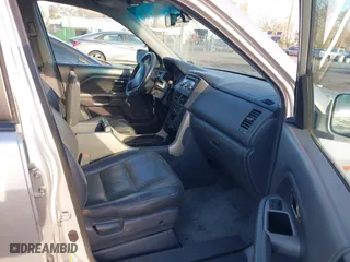 2006 Honda Pilot EX-L with VIN 2HKYF18586H503553, listed as a IAAI auction lot 41888747 with 227,307 mi miles. Bid and sale history available at carsss.com. Image 5.