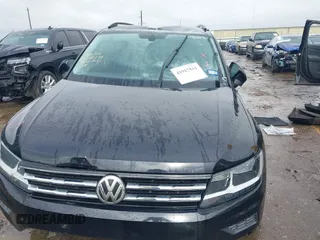 2018 Volkswagen Tiguan SEL с VIN 3VV3B7AX9JM068003, выставлен на аукционе IAAI как лот 41917511 с пробегом 75 656 миль миль и . История ставок и продаж доступна на DreamBid. Изображение 12.