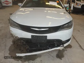 2015 Chrysler 200 S with VIN 1C3CCCBG4FN600570, listed as a IAAI auction lot 41964364 with 1 mi miles. Bid and sale history available at carsss.com. Image 6.