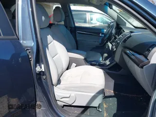 2011 Kia Sorento LX with VIN 5XYKT3A19BG164787, listed as a IAAI auction lot 41847231 with 139,050 mi miles. Bid and sale history available at carsss.com. Image 5.