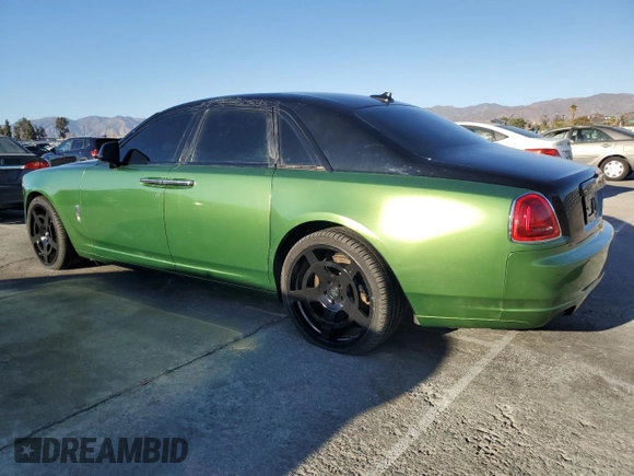 2015 Rolls-Royce Ghost z VIN SCA664S50FUX53383, wystawiony jako Copart lot #79297474 z przebiegiem 19 035 mil mil oraz Szkody całkowita. Historia ofert i sprzedaży dostępna na DreamBid. Obrazek 2.
